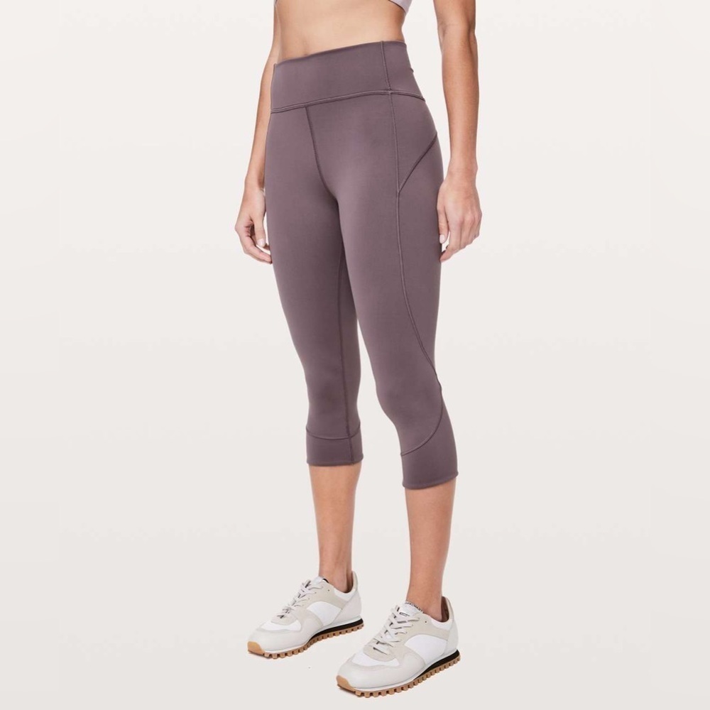 Lululemon In Movement Crop  *Everlux 19" size 6